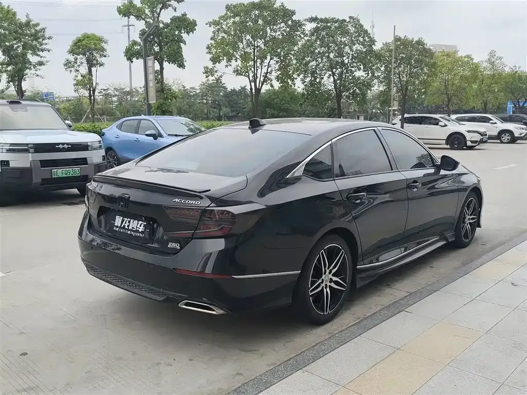 Honda Accord — фото 9