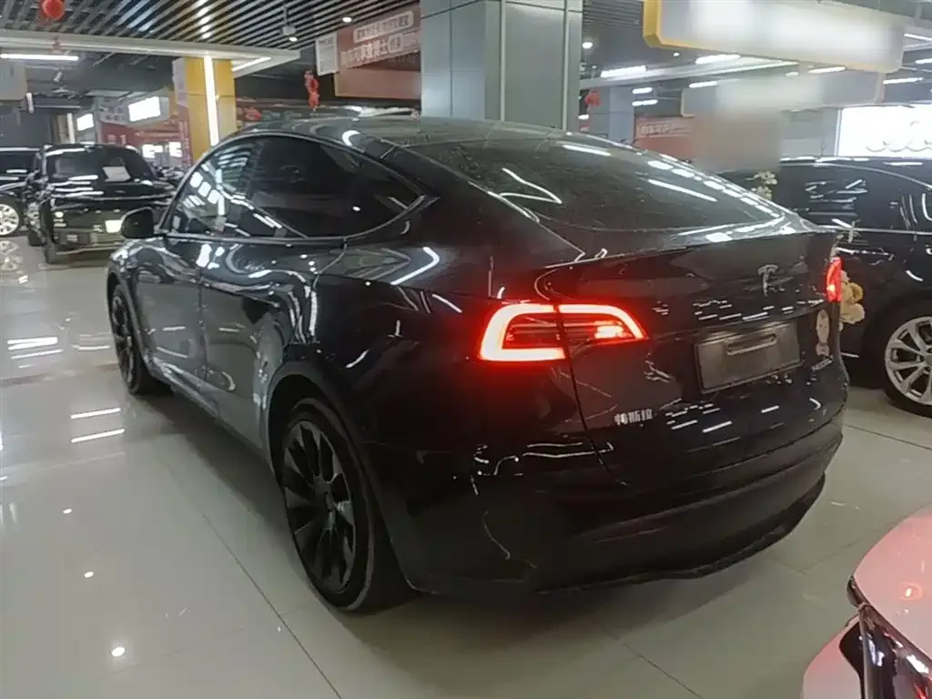 Tesla Model Y — фото 7