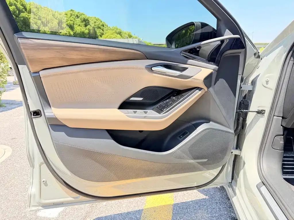Audi 奥迪A6L e-tron 2026 из CN, фото 10