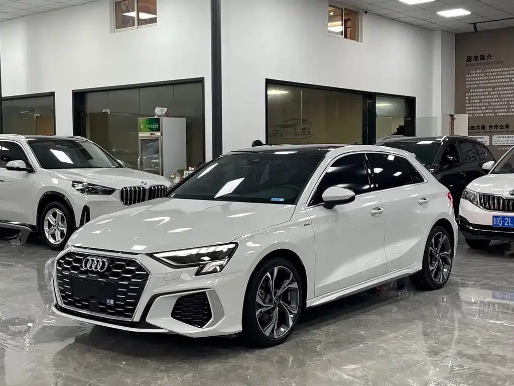 Audi A3 — фото 1
