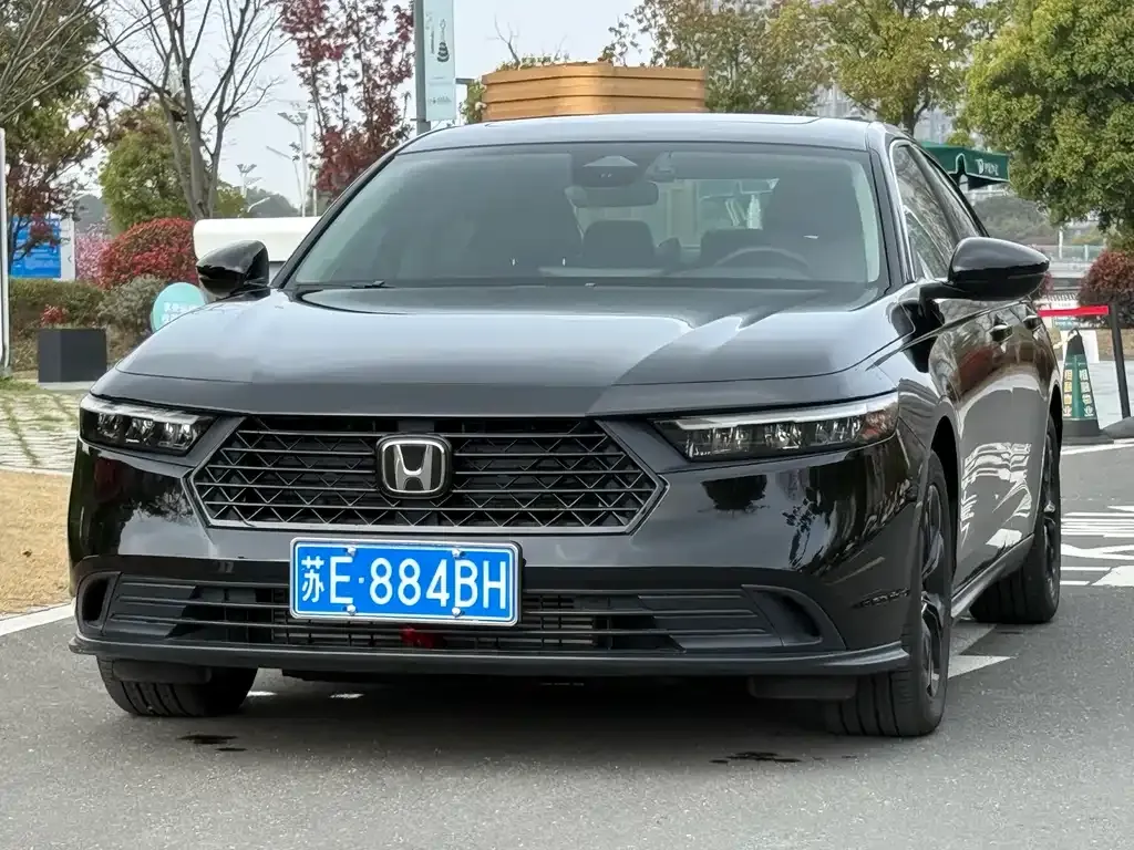 Honda Accord — фото 1
