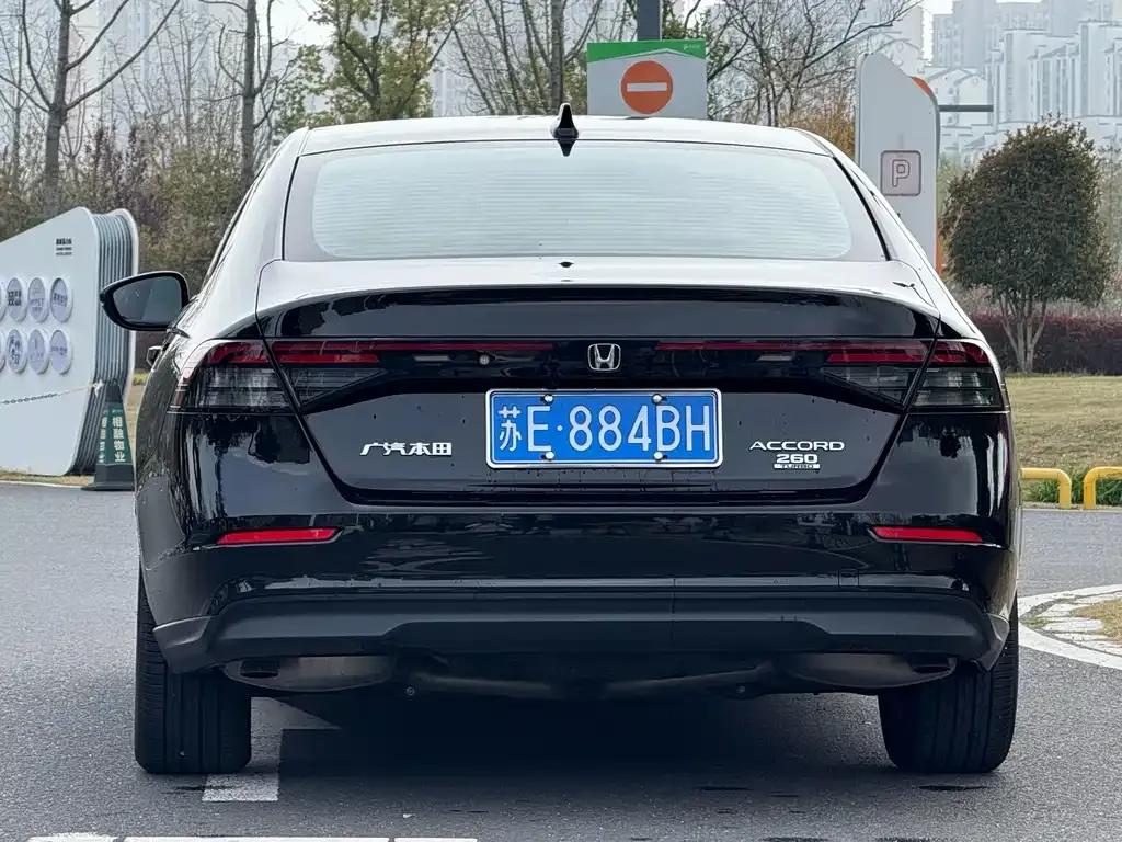 Honda Accord — фото 10