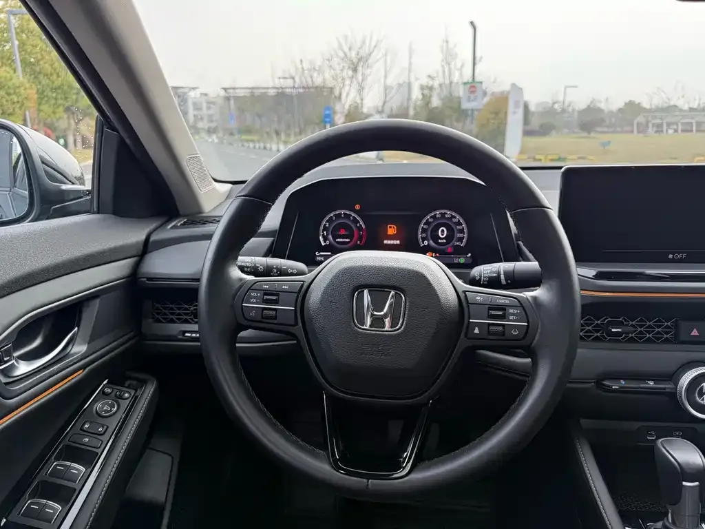 Honda Accord — фото 8