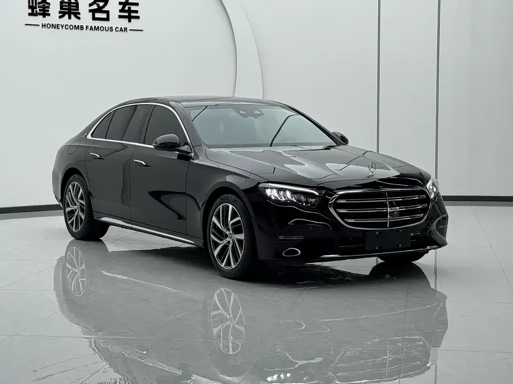 Mercedes-Benz E-Class — фото 3