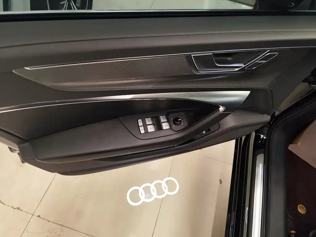 Audi A6L 2023 из CN, фото 2