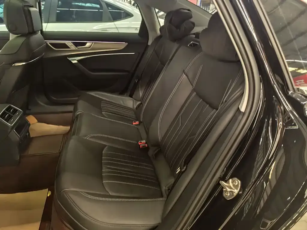 Audi A6L 2023 из CN, фото 8
