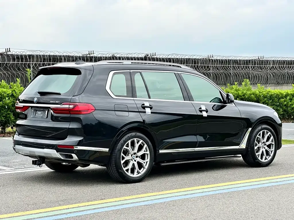 BMW X7 — фото 9