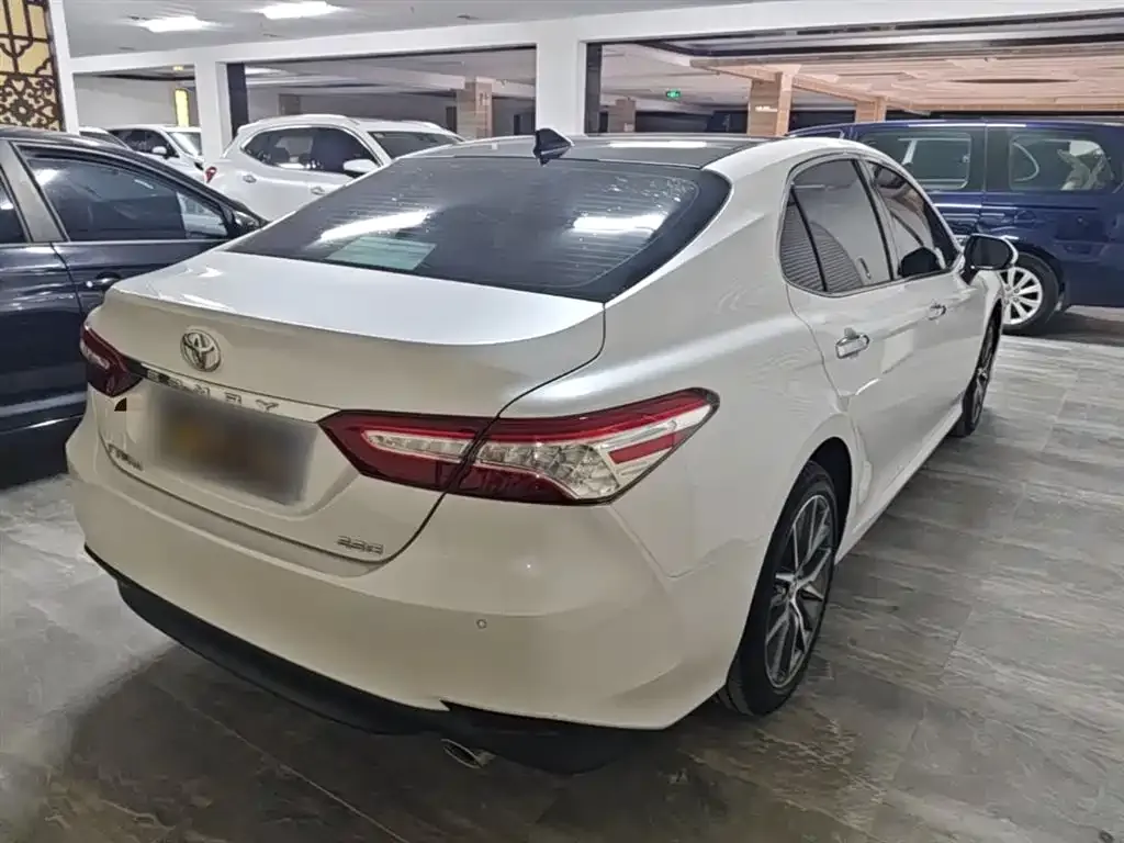 Toyota Camry — фото 10
