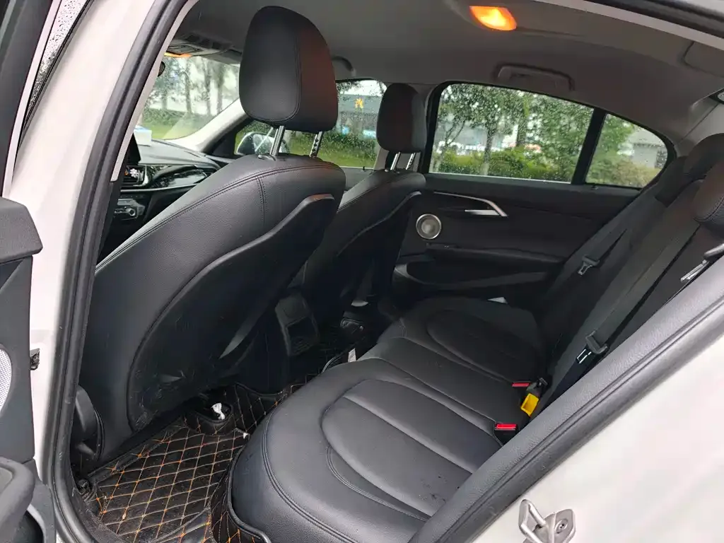 BMW 1 Series 2021 из CN, фото 4