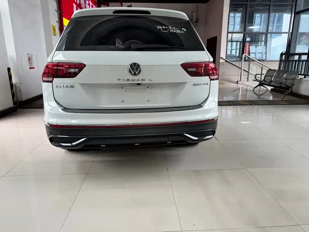 Volkswagen Tiguan L — фото 8