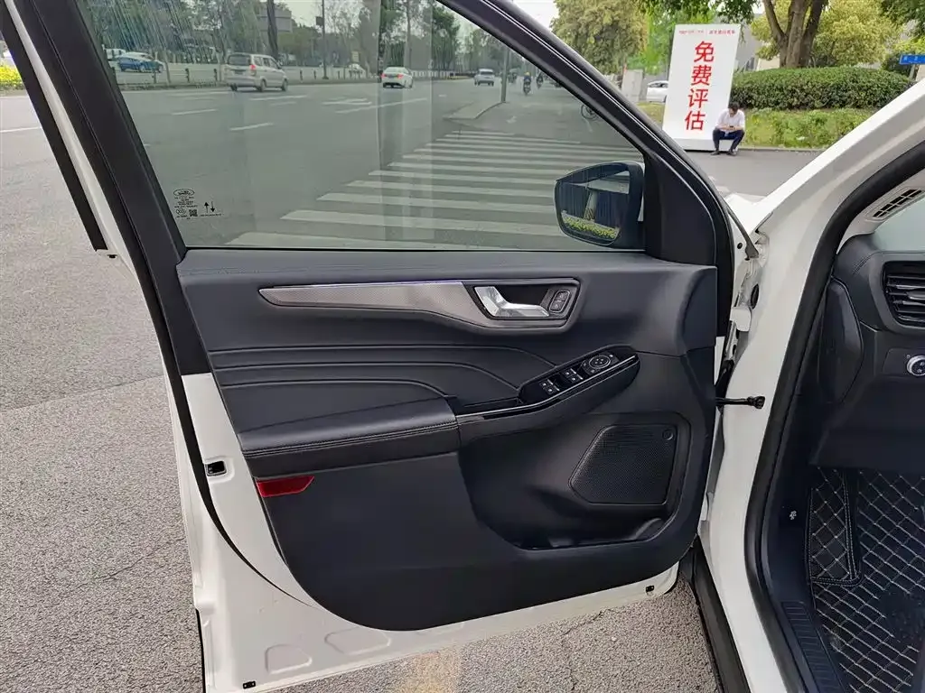 Ford Escape 2023 из CN, фото 7