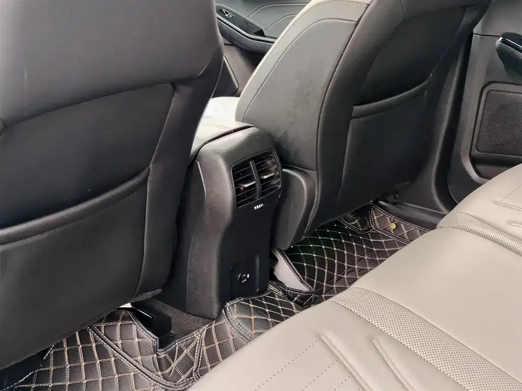 Ford Escape 2023 из CN, фото 2