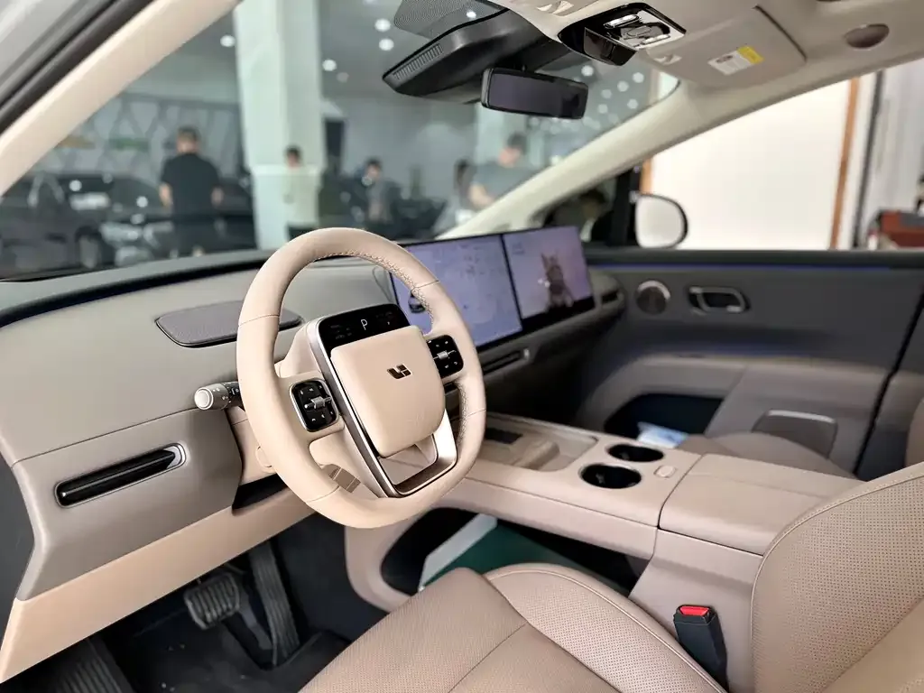Li Auto i8 — фото 3