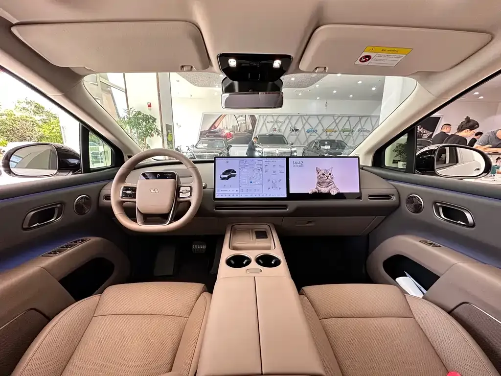 Li Auto i8 — фото 10