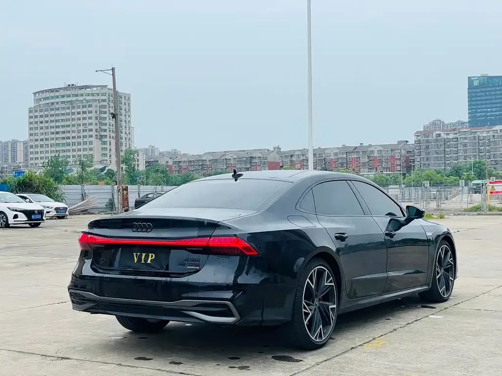 Audi A7L — фото 2