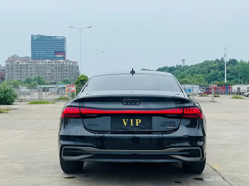 Audi A7L — фото 7