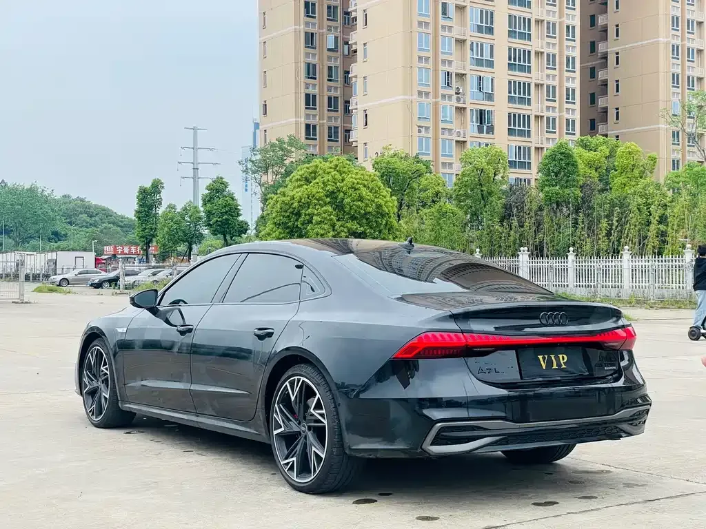 Audi A7L — фото 8