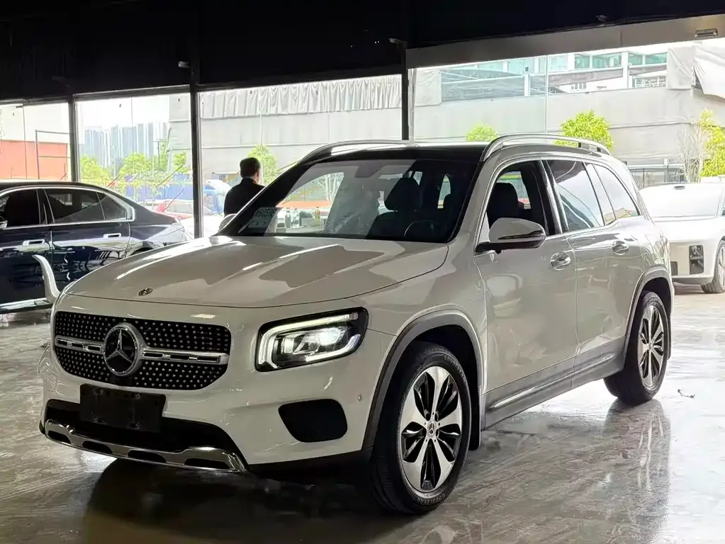 Mercedes-Benz GLB — фото 1