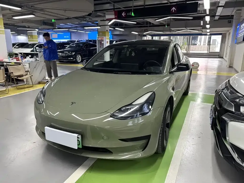 Tesla Model 3 — фото 1