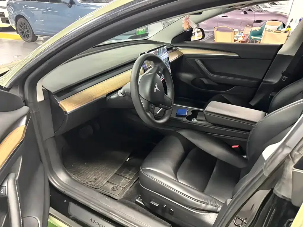 Tesla Model 3 — фото 4