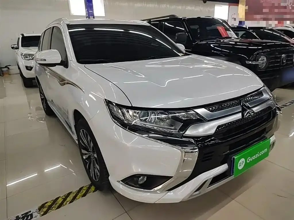 Mitsubishi Outlander — фото 9