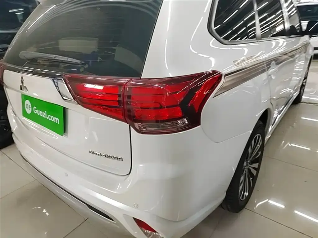 Mitsubishi Outlander — фото 2
