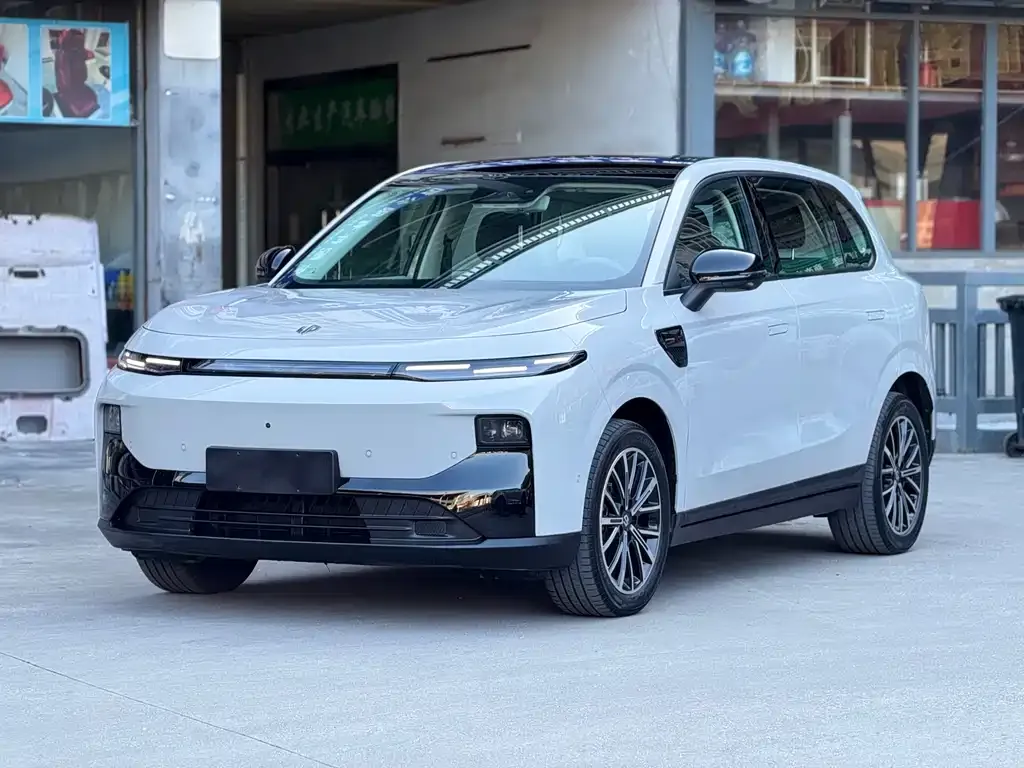 Leapmotor B10