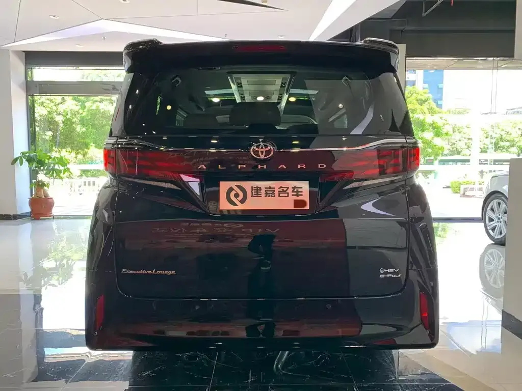 Toyota Alphard — фото 2