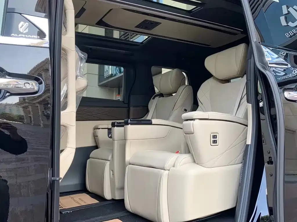 Toyota Alphard — фото 4