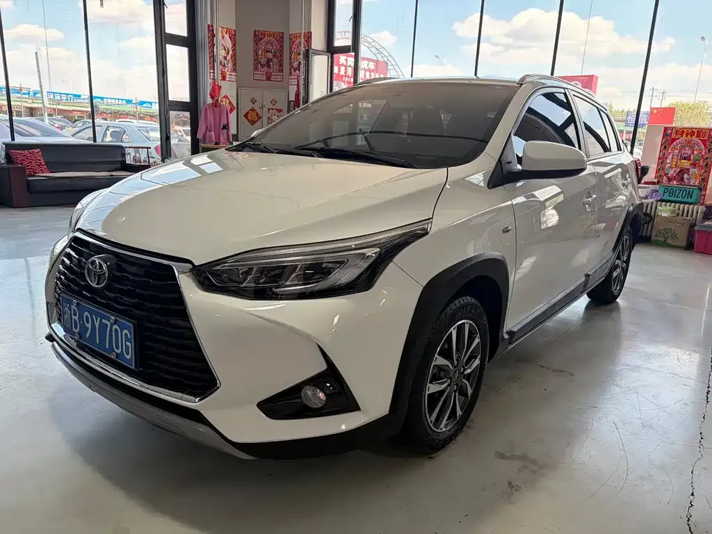 Toyota Yaris L — фото 1