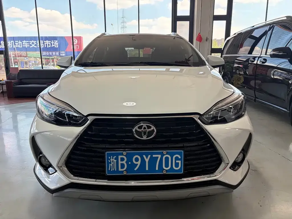 Toyota Yaris L — фото 5