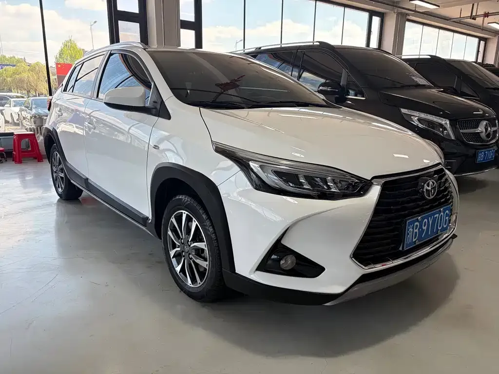 Toyota Yaris L — фото 4