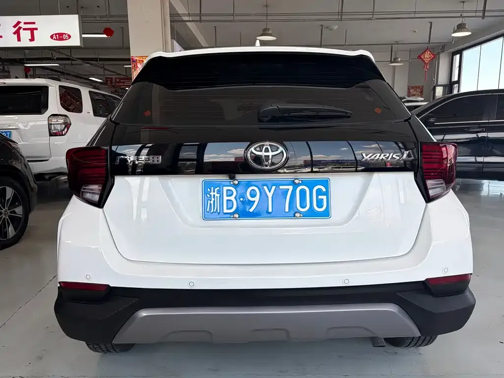 Toyota Yaris L — фото 6