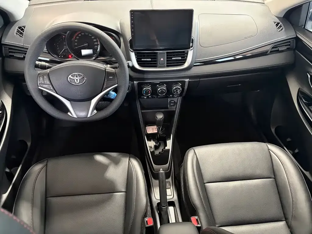 Toyota Yaris L — фото 7