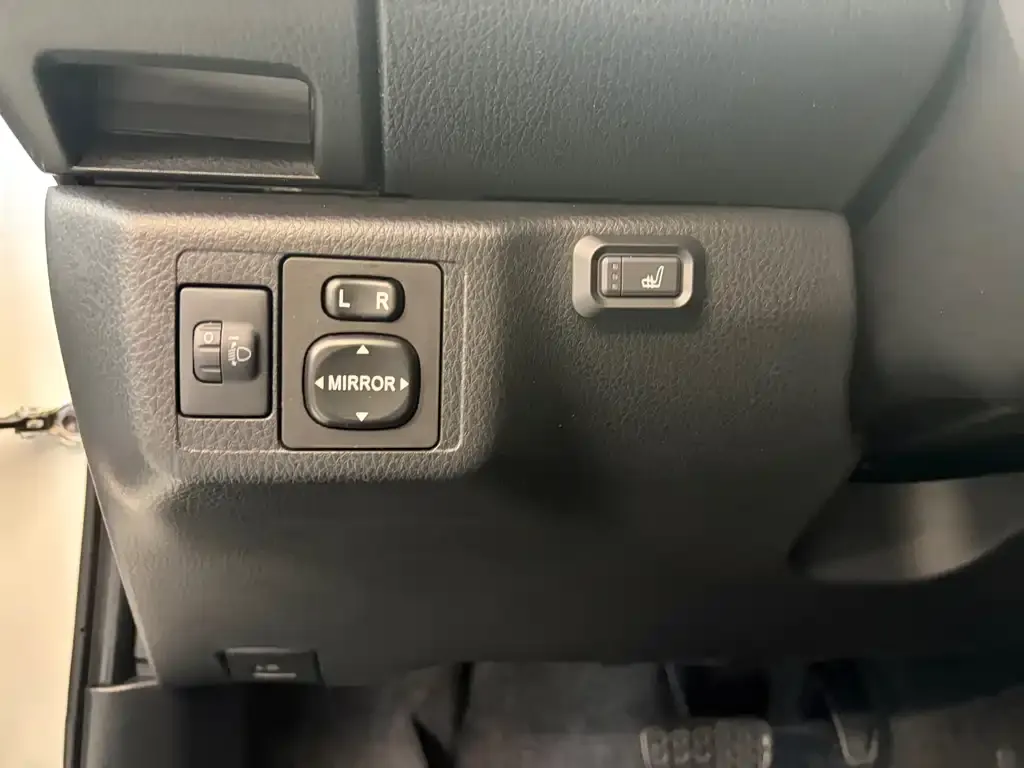 Toyota Yaris L — фото 2