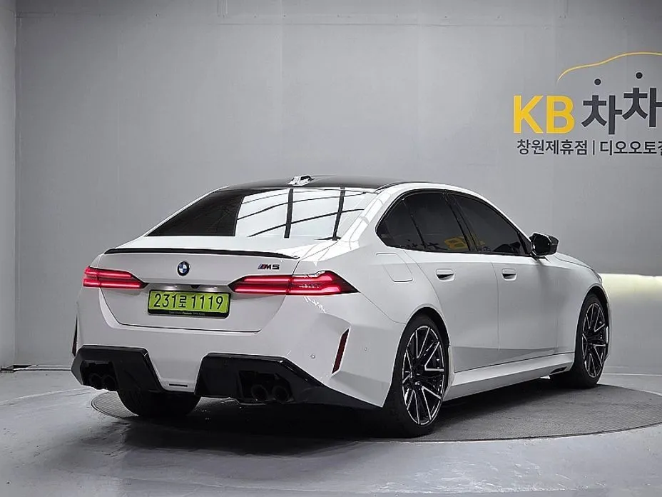 BMW M5 2025 из KR, фото 6