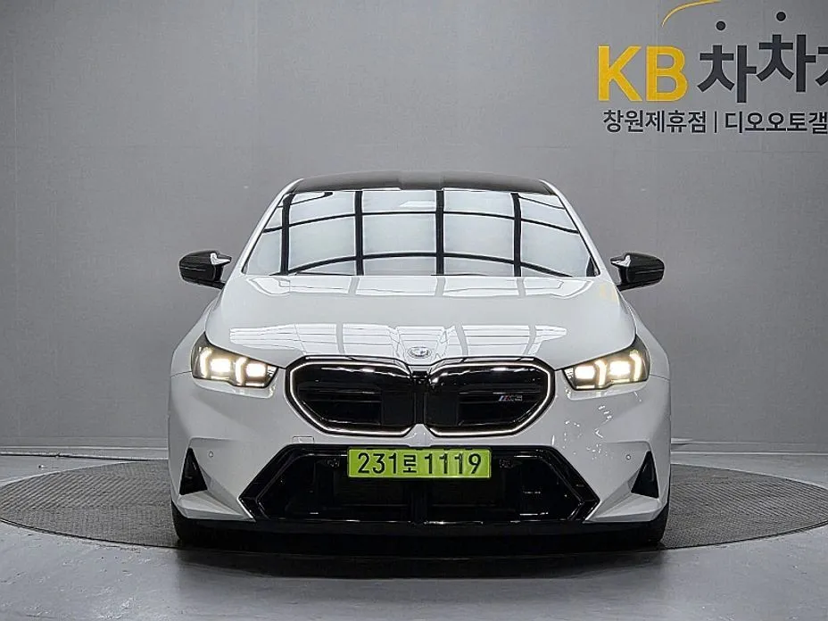 BMW M5 2025 из KR, фото 5