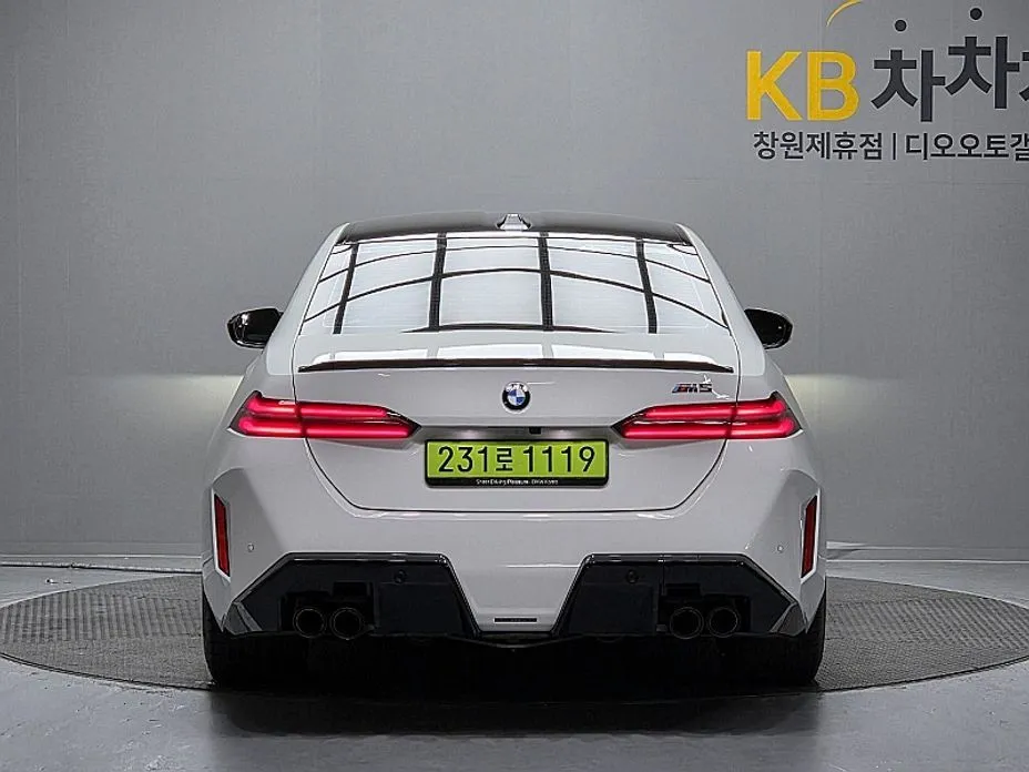 BMW M5 2025 из KR, фото 3