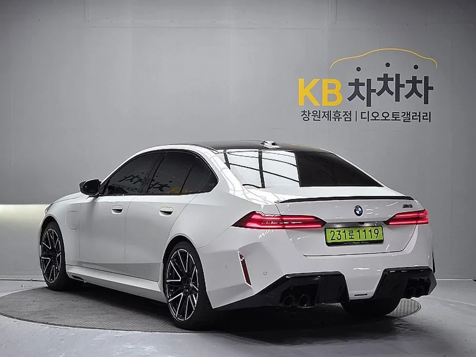 BMW M5 2025 из KR, фото 4