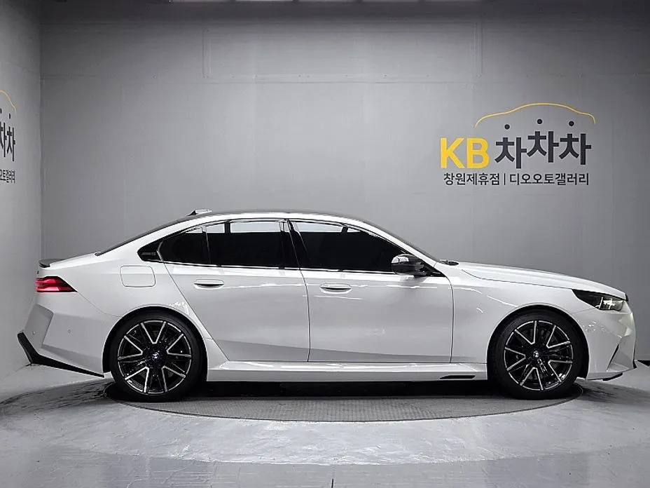 BMW M5 2025 из KR, фото 9