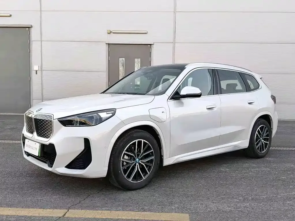 BMW iX1