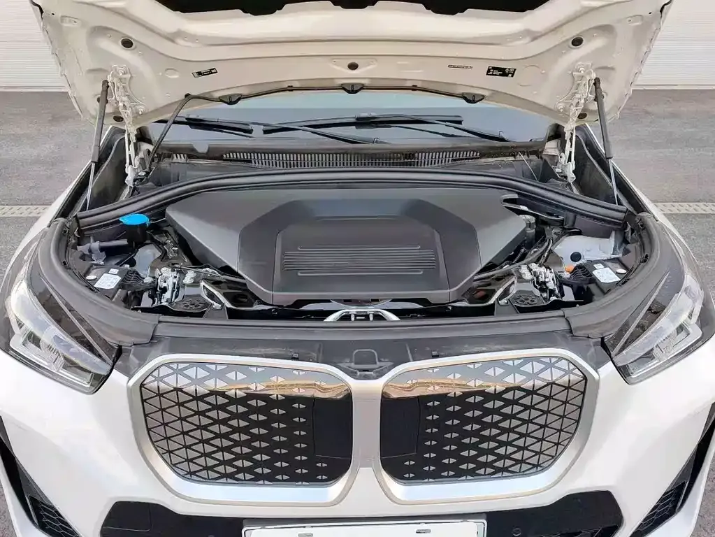 BMW iX1 2025 из CN, фото 8