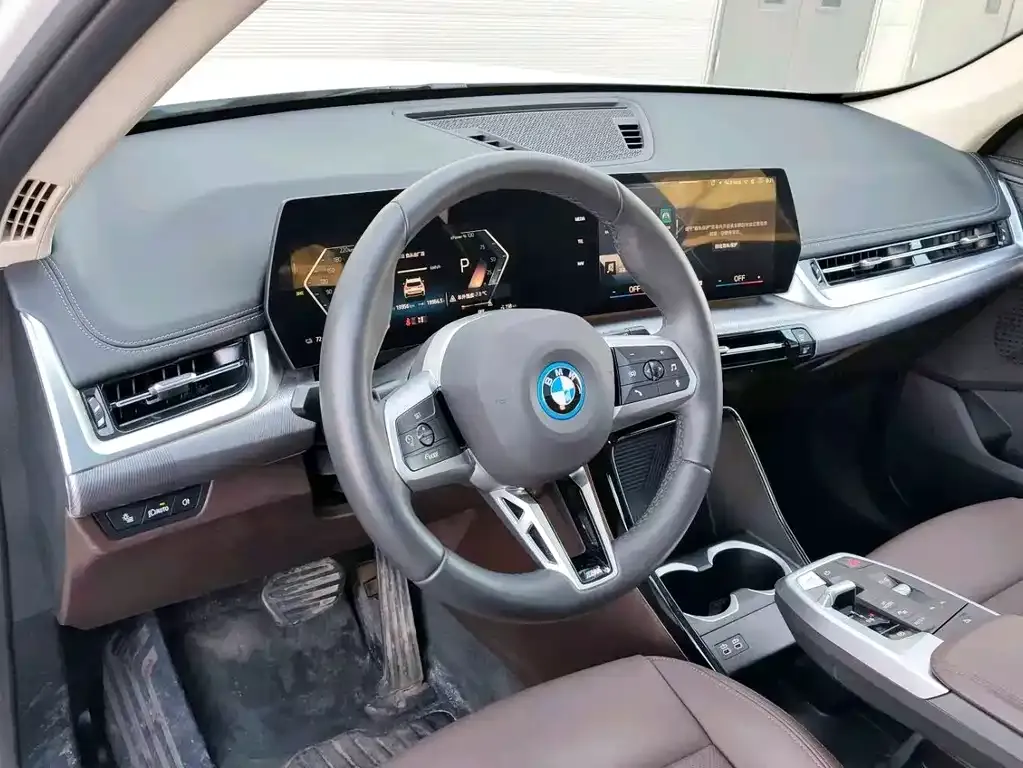 BMW iX1 2025 из CN, фото 4
