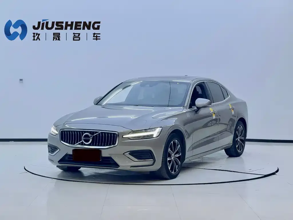 Volvo S60 — фото 1
