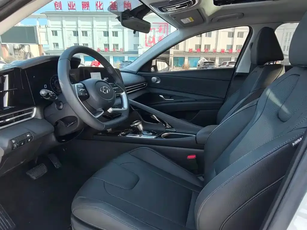 Hyundai Elantra 2022 из CN, фото 5
