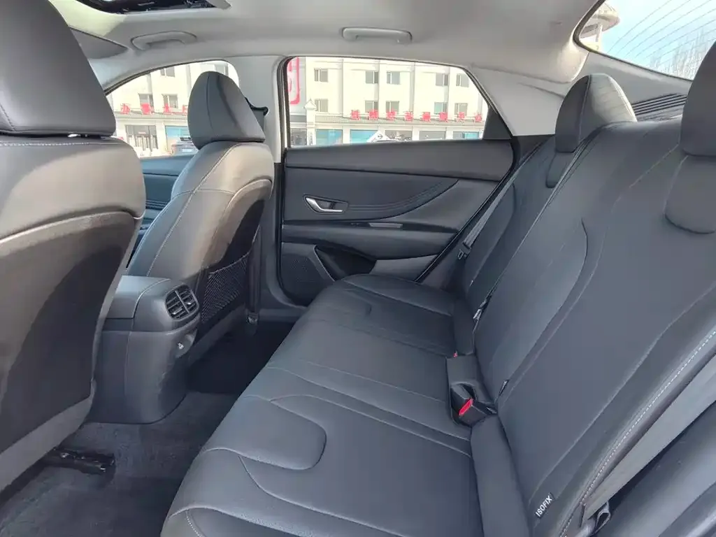 Hyundai Elantra 2022 из CN, фото 4