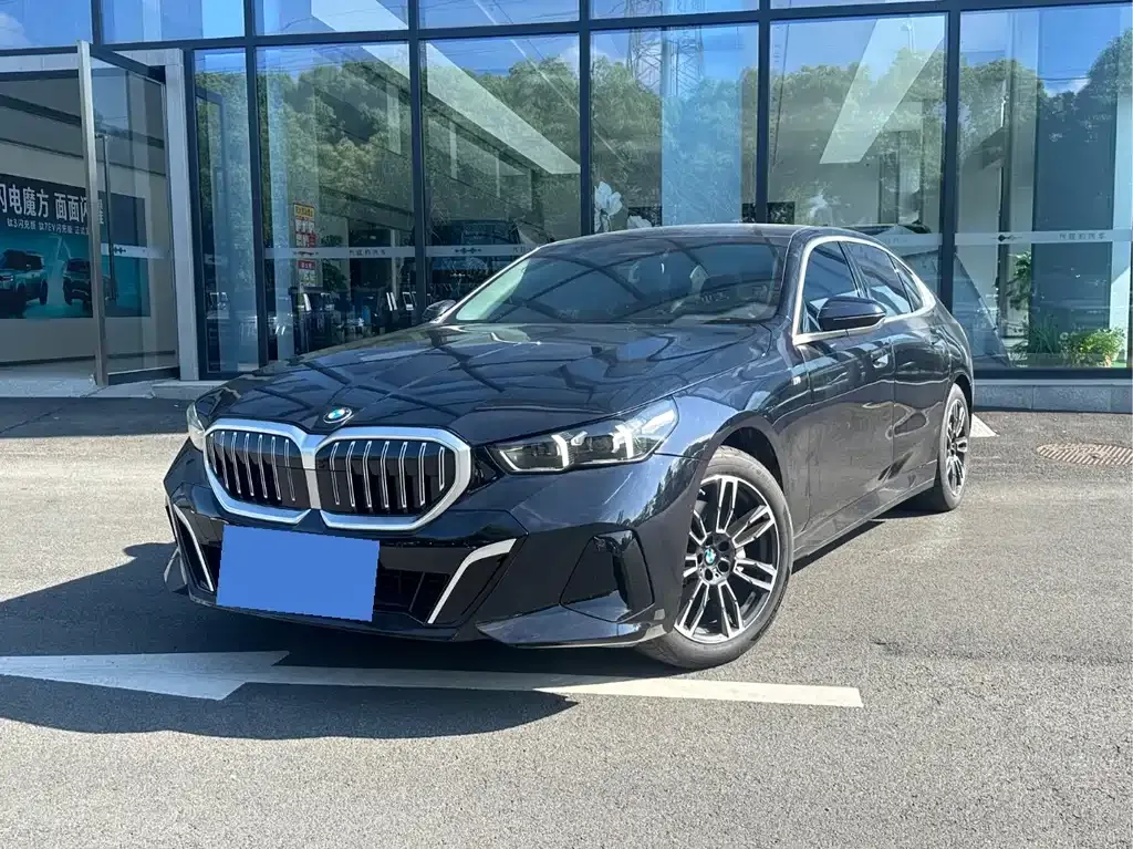 BMW 5 Series — фото 1