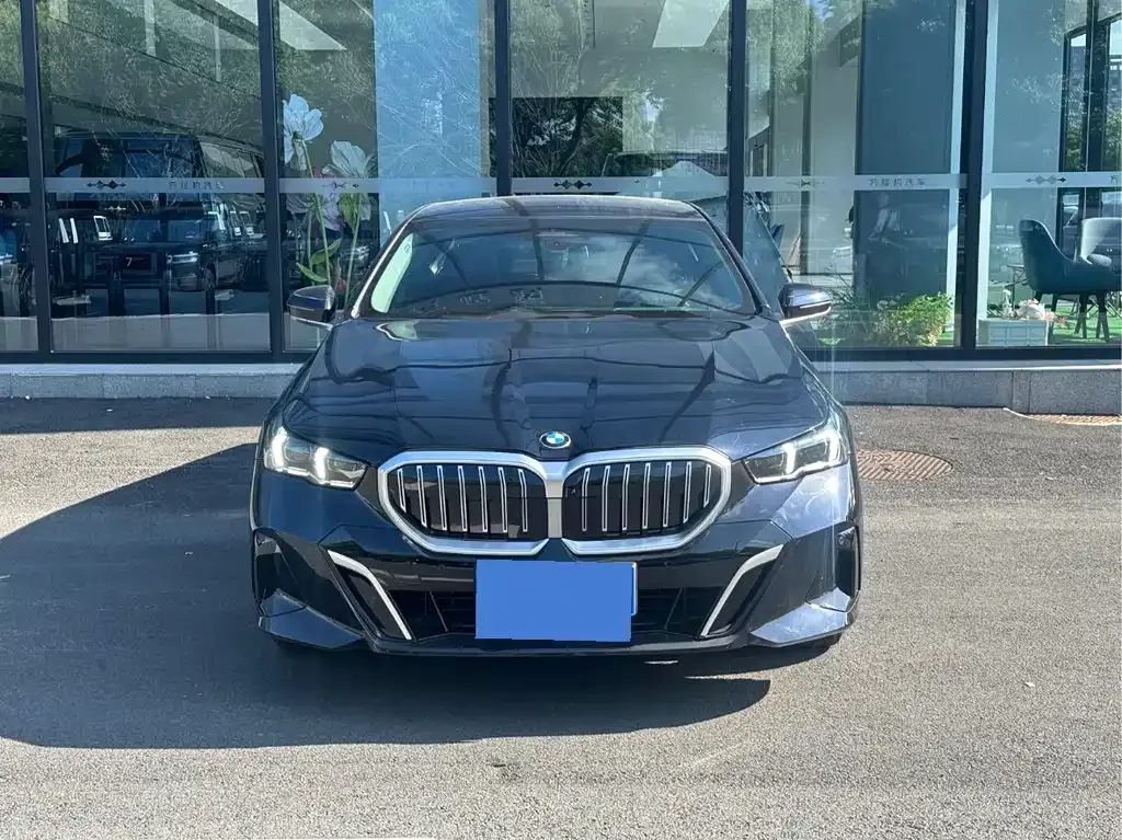 BMW 5 Series — фото 10