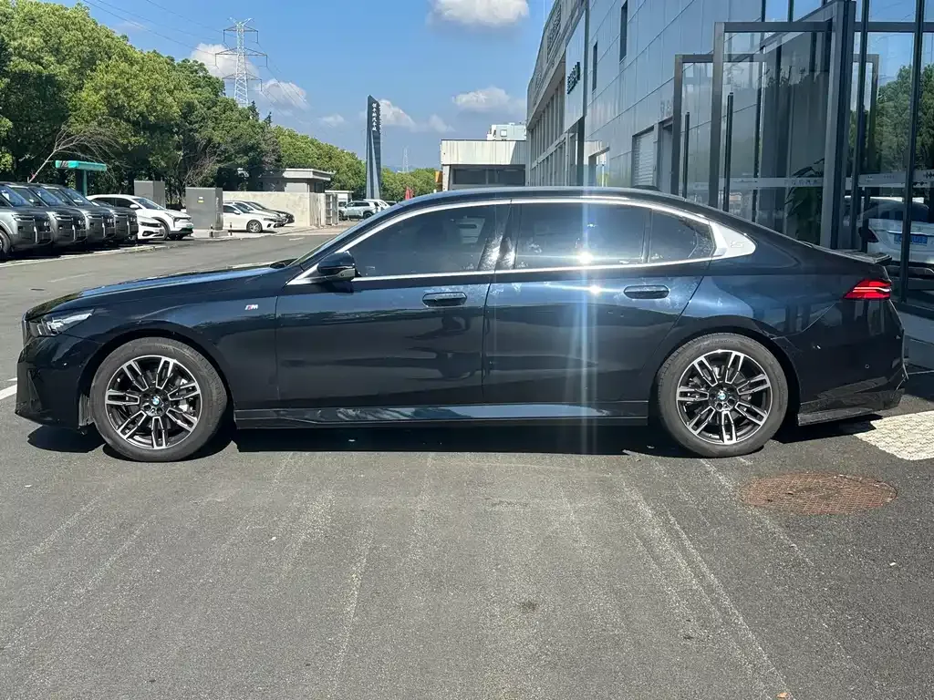 BMW 5 Series — фото 9