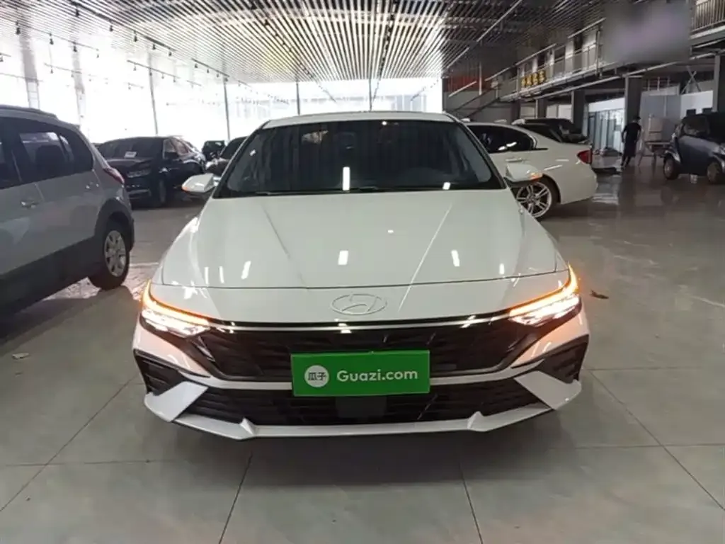 Hyundai Elantra — фото 7